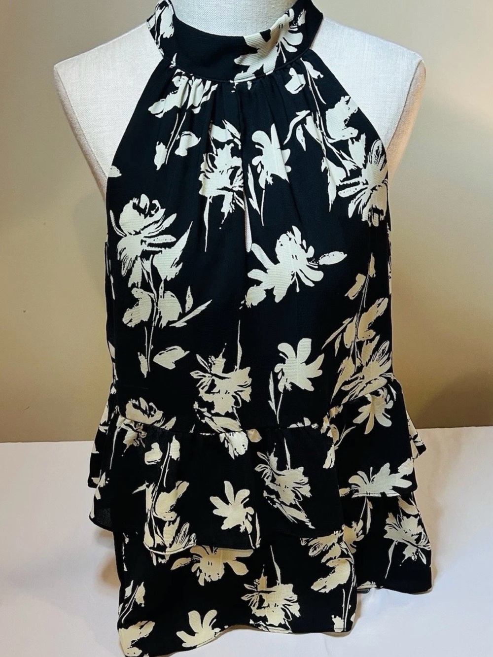 Evereve Allison Joy Black & Cream Floral top, size small